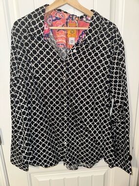 Black & White Geometric Button Up Women's Top